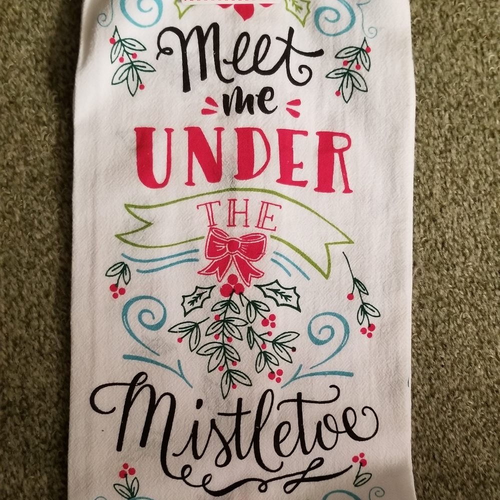 Meet Me Under The Mystletoe NWT Towel